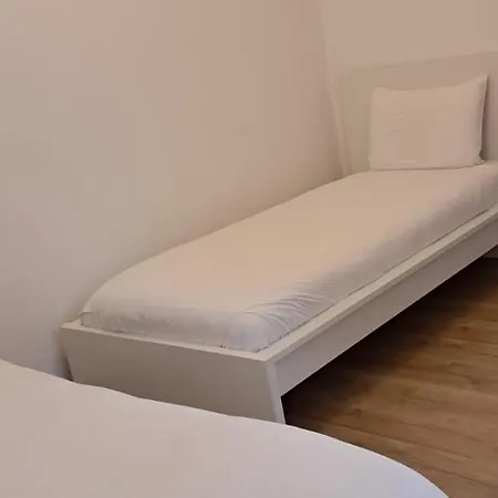 Sweet 1 Double And 2 Single Beds 安特卫普